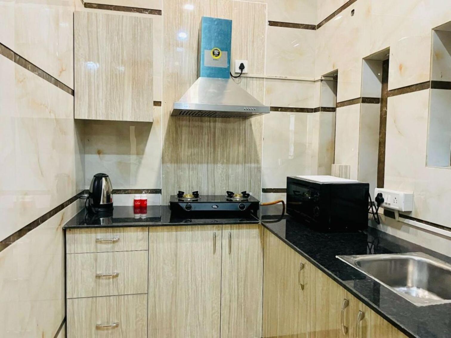 Bluo 1Bhk - Dlf Cybercity, Balcony, Lift, Parking Gurgaon Extérieur photo