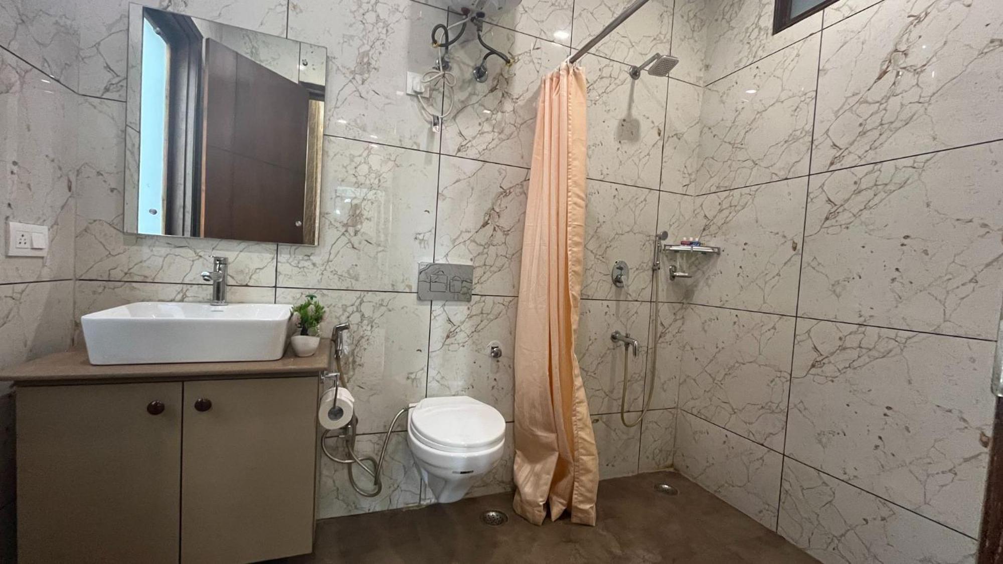 Bluo 1Bhk - Dlf Cybercity, Balcony, Lift, Parking Gurgaon Extérieur photo