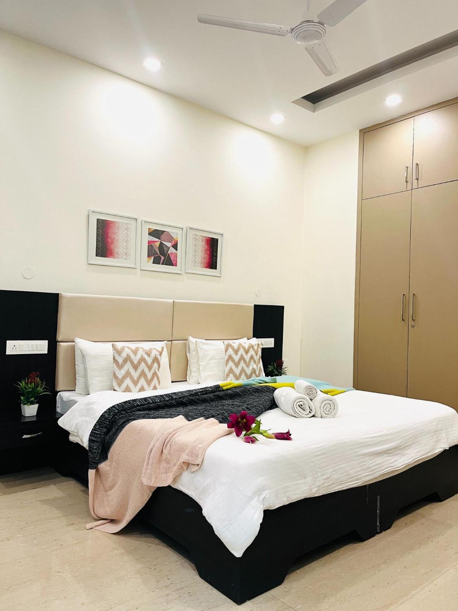 Bluo 1Bhk - Dlf Cybercity, Balcony, Lift, Parking Gurgaon Extérieur photo